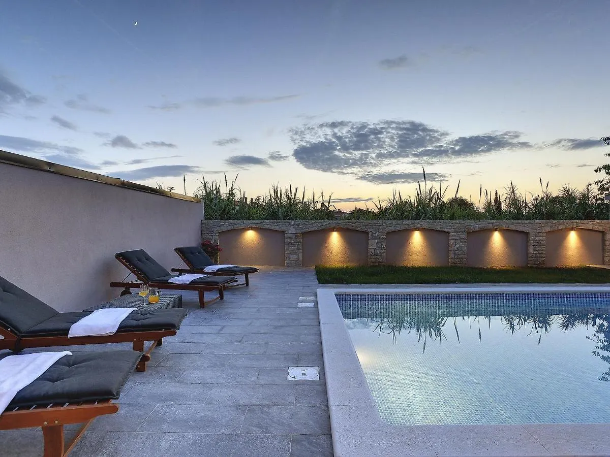 Super Modern Villa With Private Pool Valbandon