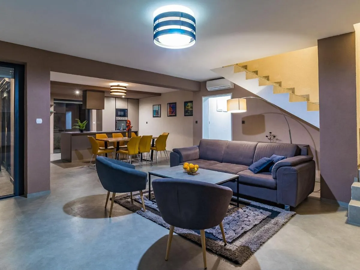 Super Modern Villa With Private Pool Valbandon 0*,