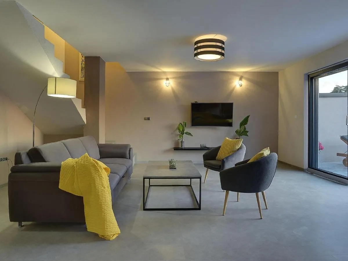 Super Modern Villa With Private Pool Valbandon