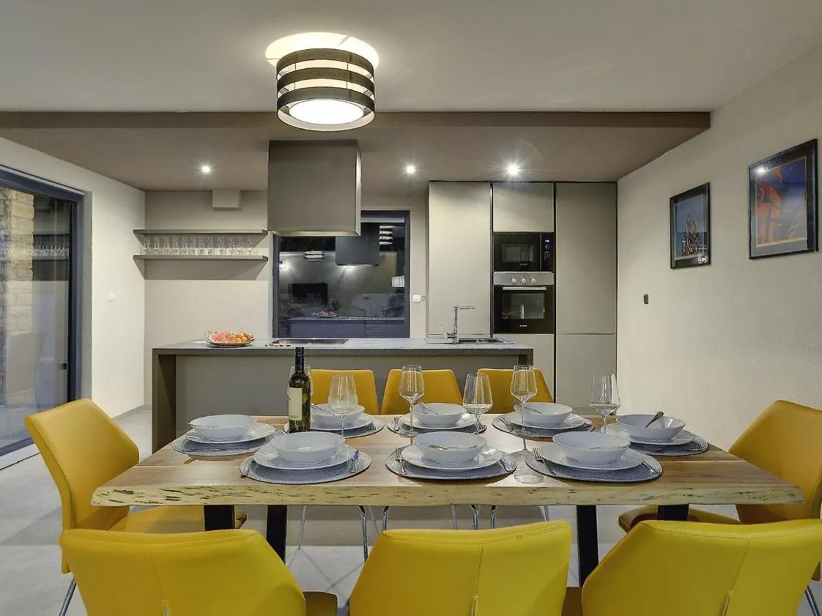 Super Modern Villa With Private Pool Valbandon