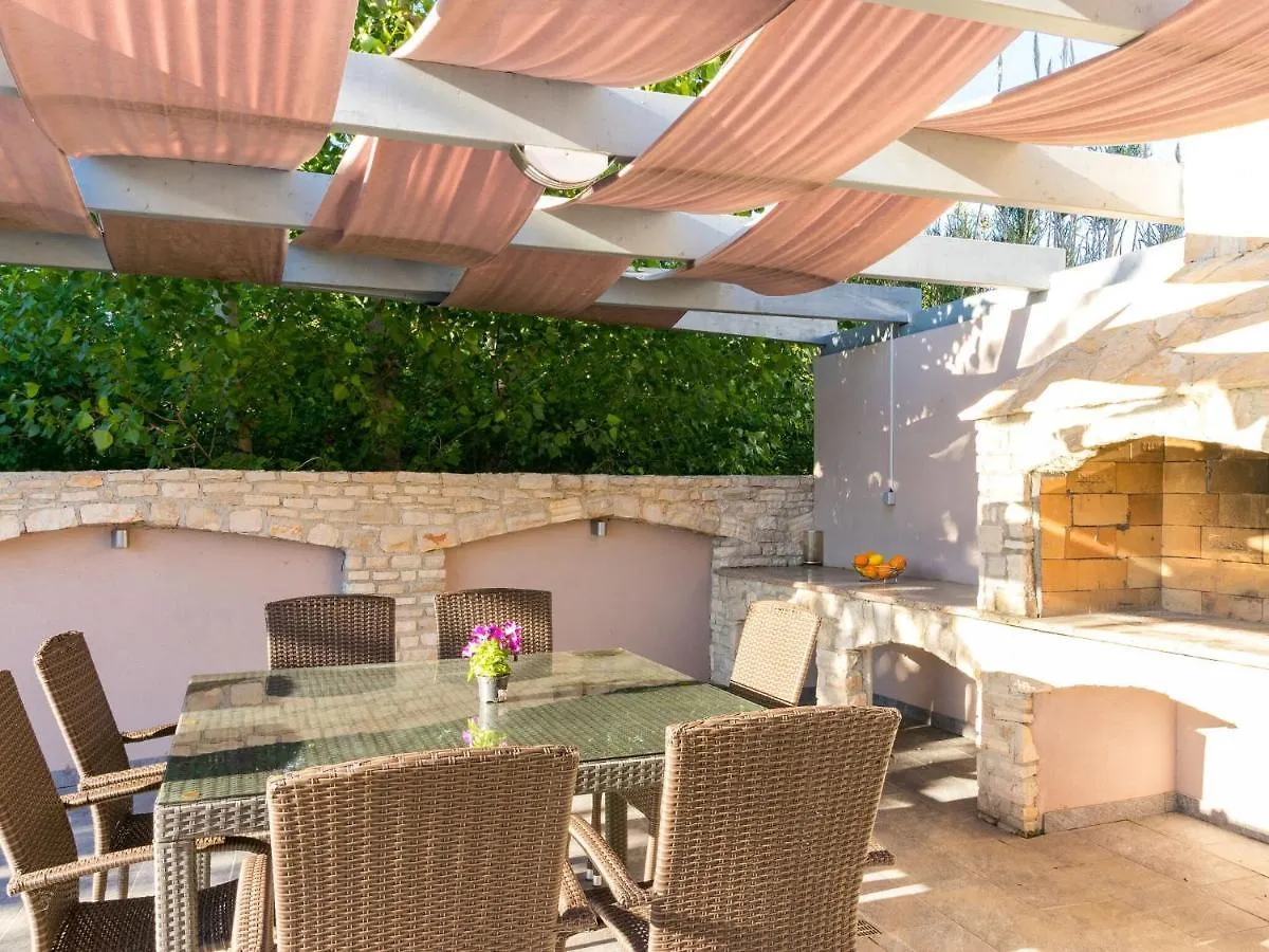 Super Modern Villa With Private Pool Valbandon