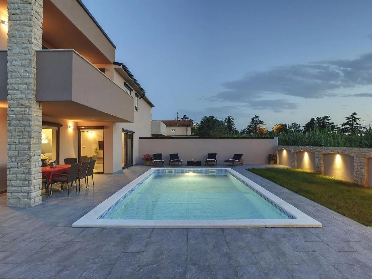 Super Modern Villa With Private Pool Valbandon